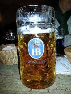 HB München - Ein Maß Bier im Hofbräuhaus
